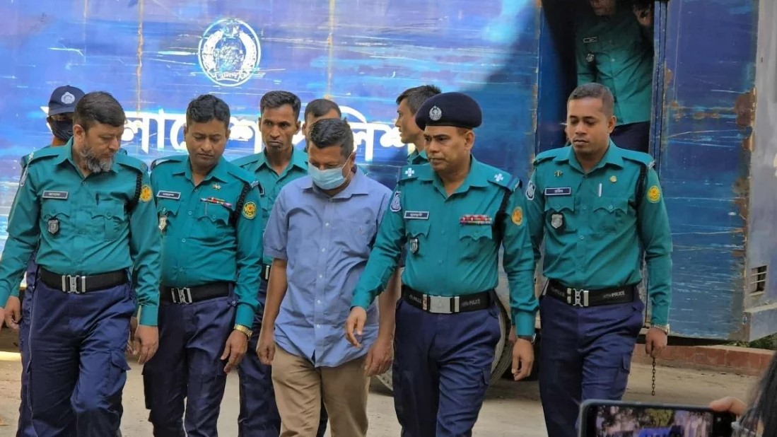 ট্রাইব্যুনালে আনা হয়েছে রাজসাক্ষী সাবেক আইজিপি মামুনকে